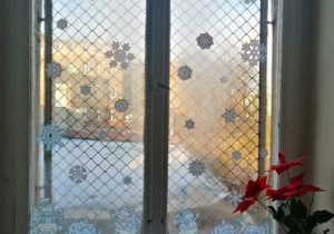 zimowa dekoracja okna